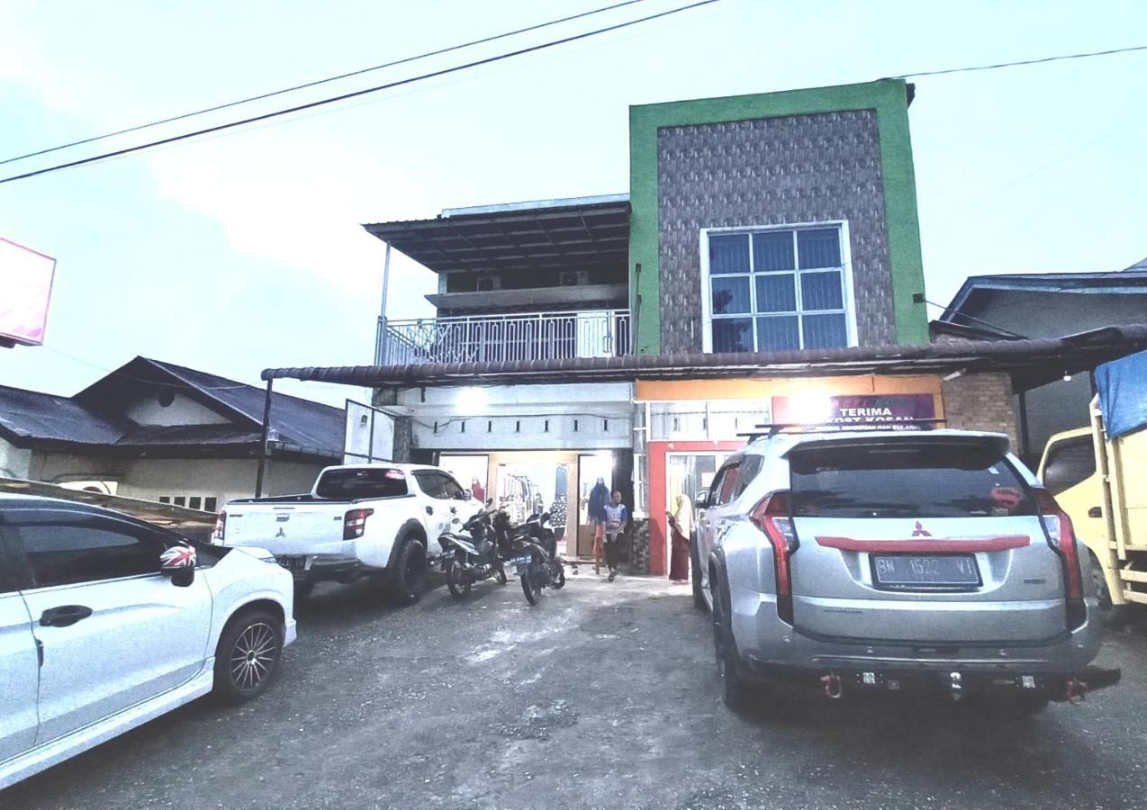 Hotel Oyo 93206 Penginapan Budi Syariah Pekanbaru Exterior foto