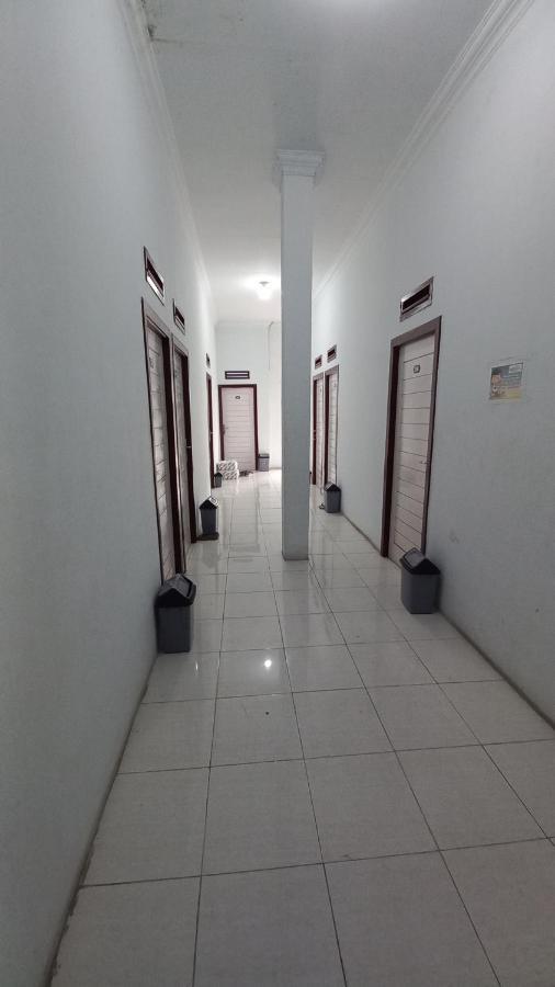 Hotel Oyo 93206 Penginapan Budi Syariah Pekanbaru Exterior foto